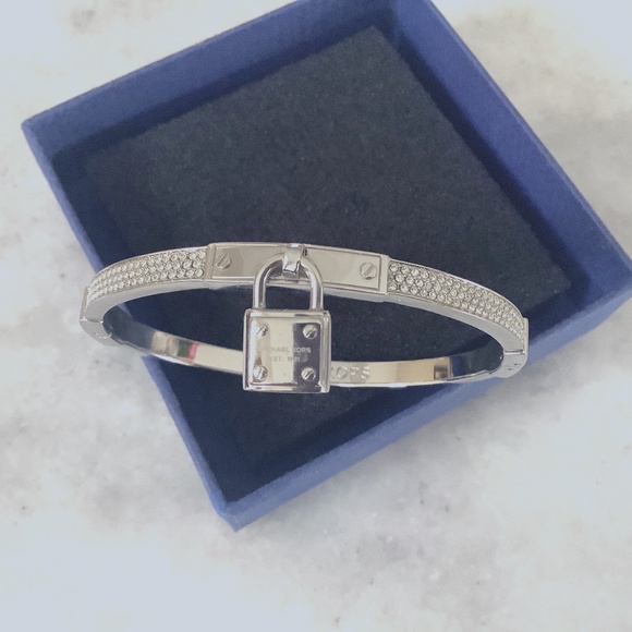 Michael Kors paddle lock bracelet, new - Picture 1 of 4
